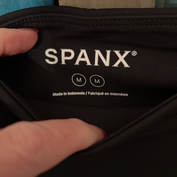 Spanx Booty Boost 7/8 pocket black leggings - Picture 3 of 6